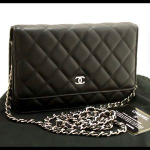 SOLD OUT. 🇺🇸Authentic Chanel Black Wallet Clutch